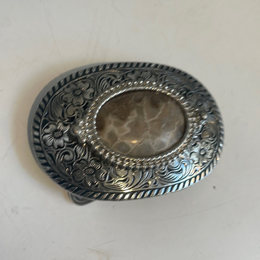 Men’s belt buckle